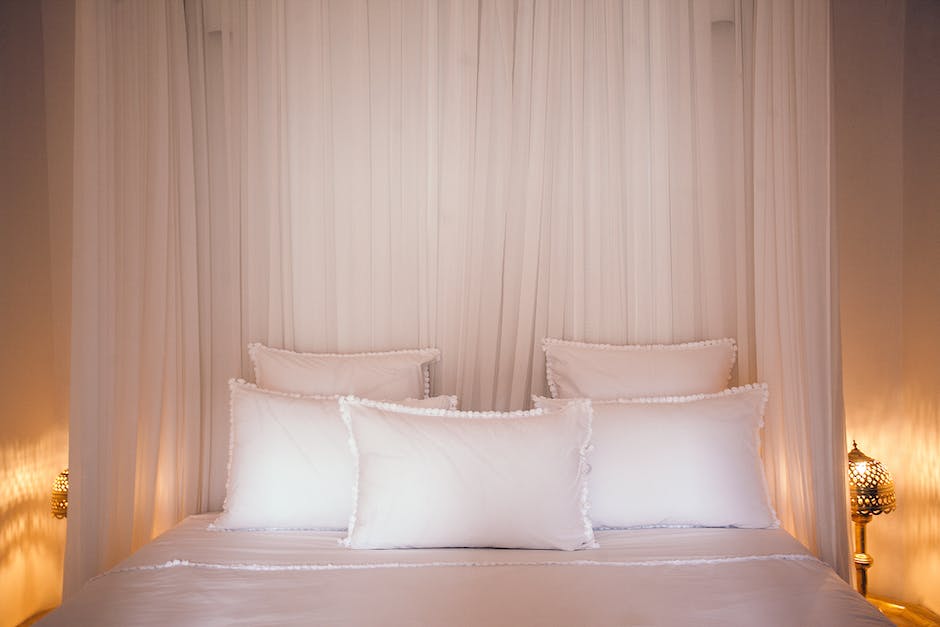 the-top-hotel-bed-tips-for-a-comfortable-nights-sleep